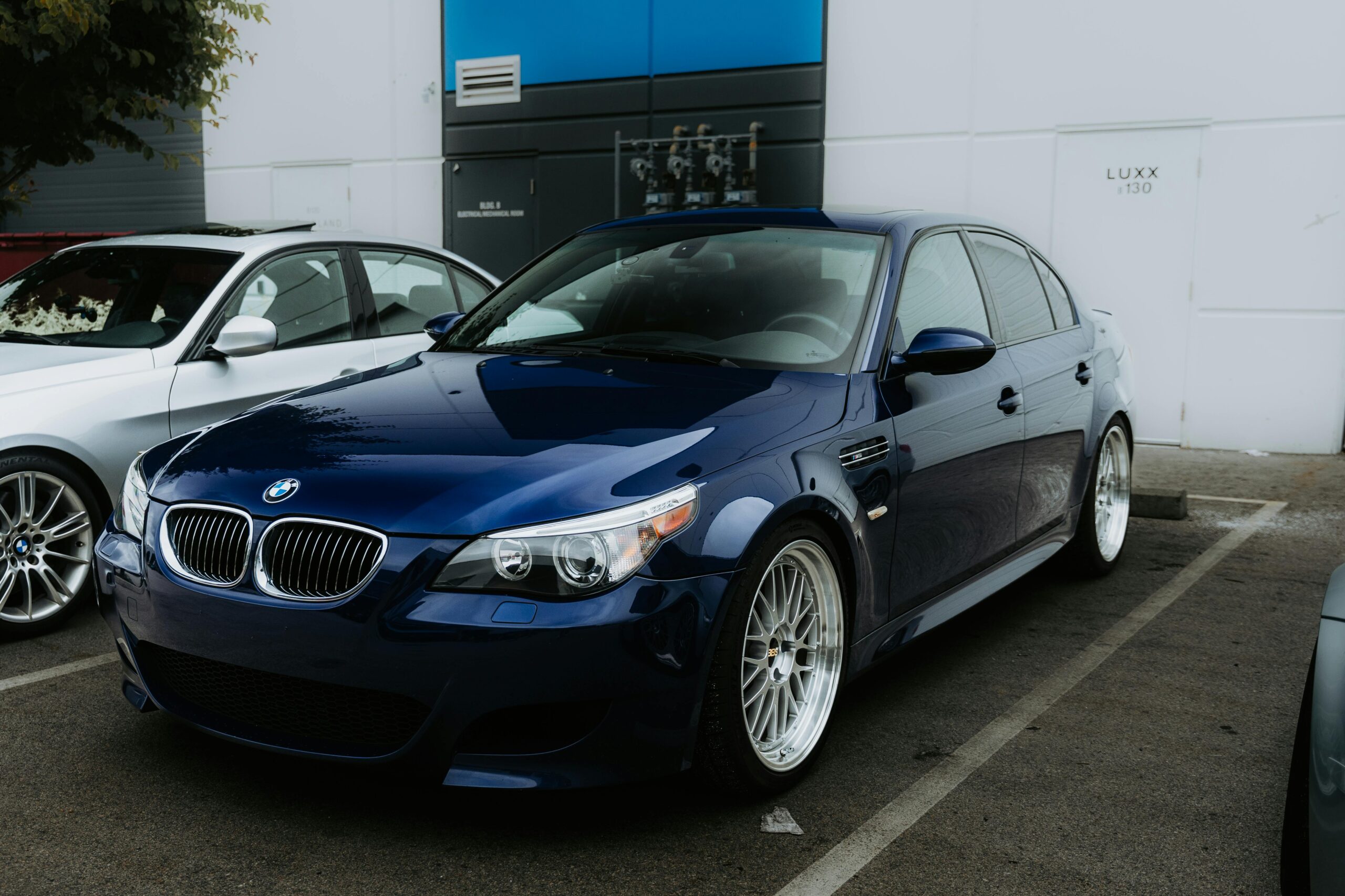 Budget-Friendly Or Premium? Choosing The Right Paint Protection Film Dubai